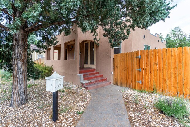 Foto del edificio - Charming Historic Rancher: 3 Bed, 1 Bath w...