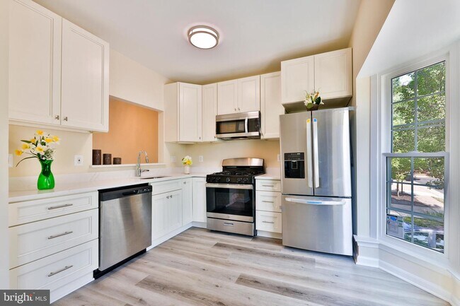 Building Photo - 548 Breckinridge Square SE