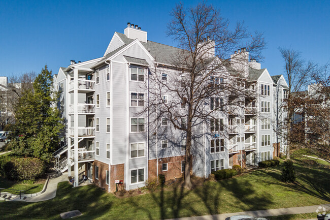 Building Photo - The Four Winds at Oakton