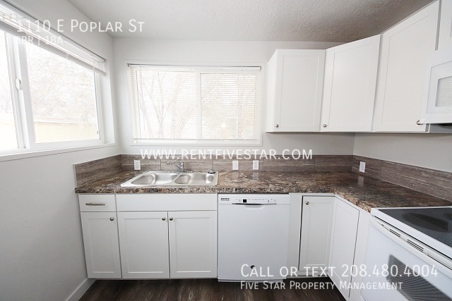 Building Photo - 1110 E Poplar St