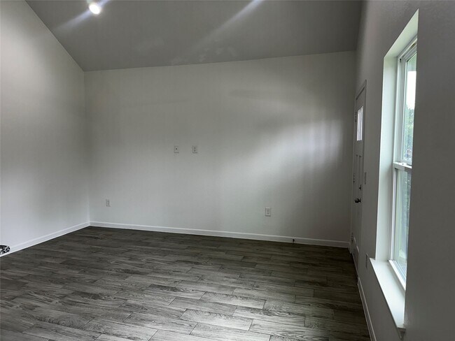 Building Photo - 16686 E Lynbrook