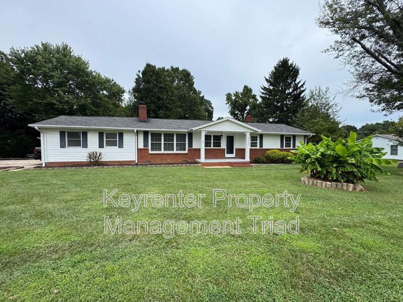 Primary Photo - 8020 Linville Rd
