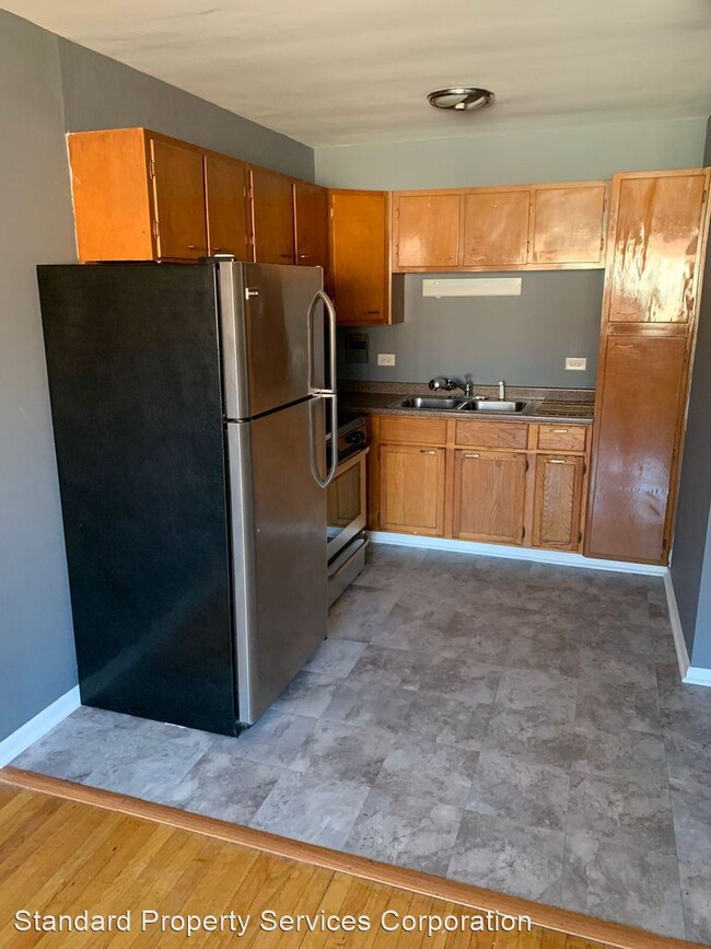 Building Photo - Studio, 1 bath House - 2409 W Balmoral Ave...