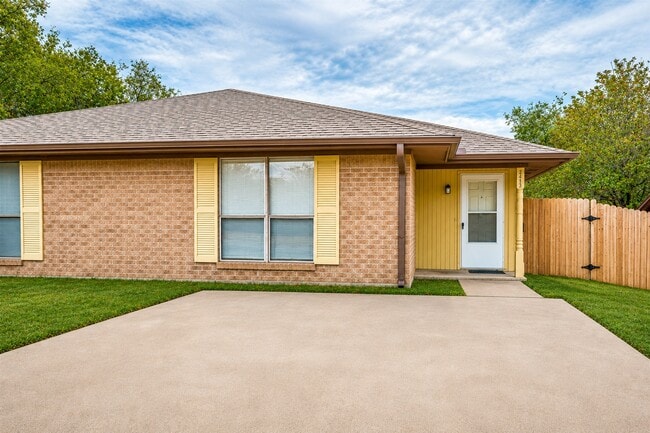 Building Photo - 1140 Jameson St