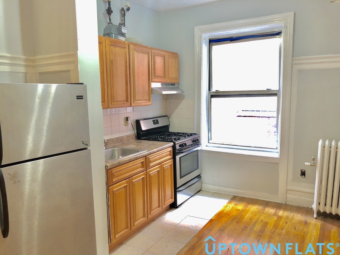 Primary Photo - 831 Nostrand Ave