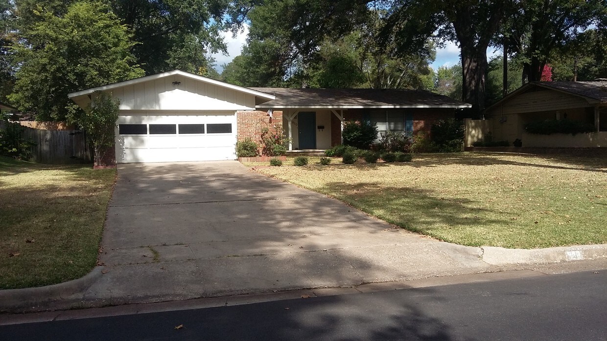 Primary Photo - 810 Shannon Dr