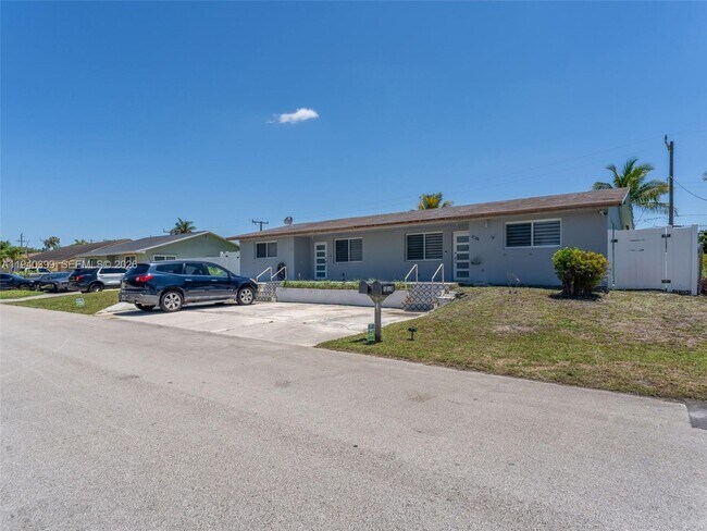 Building Photo - 1811 SW 97th Terrace