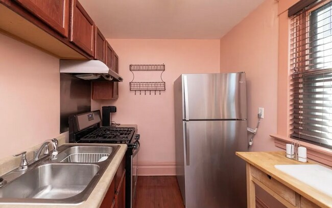 Foto del edificio - 229 Saint Albans St N