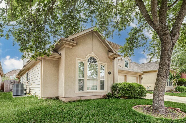 Foto del edificio - 2718 Ridgeglen Ln