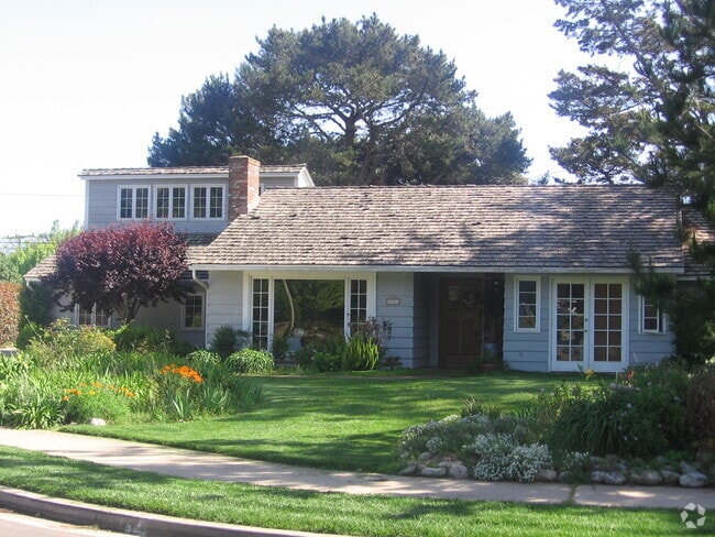 Building Photo - 138 Serafin St