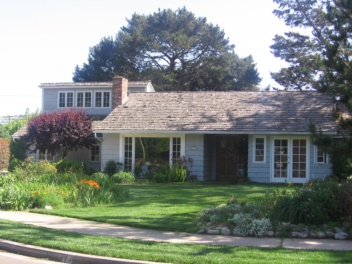 Primary Photo - 138 Serafin St