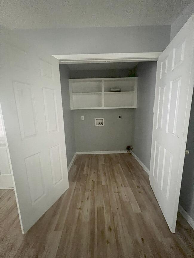 Building Photo - 409 Peete St