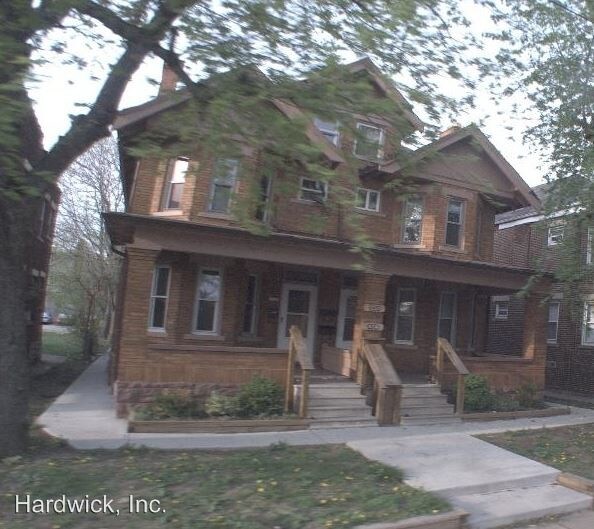 Primary Photo - 332 E 11th Ave