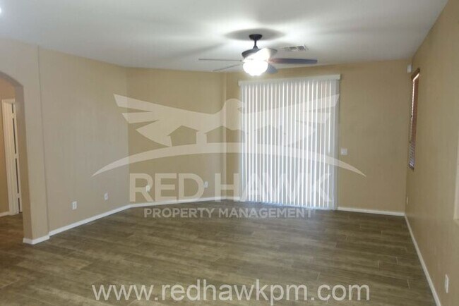 Foto del edificio - Gorgeous Four Bedroom plus Den, Three Bath...