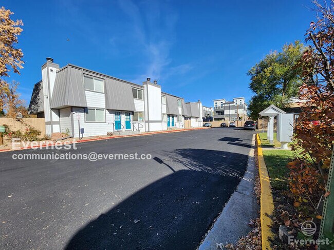 Foto del edificio - 8119 W 54th Pl