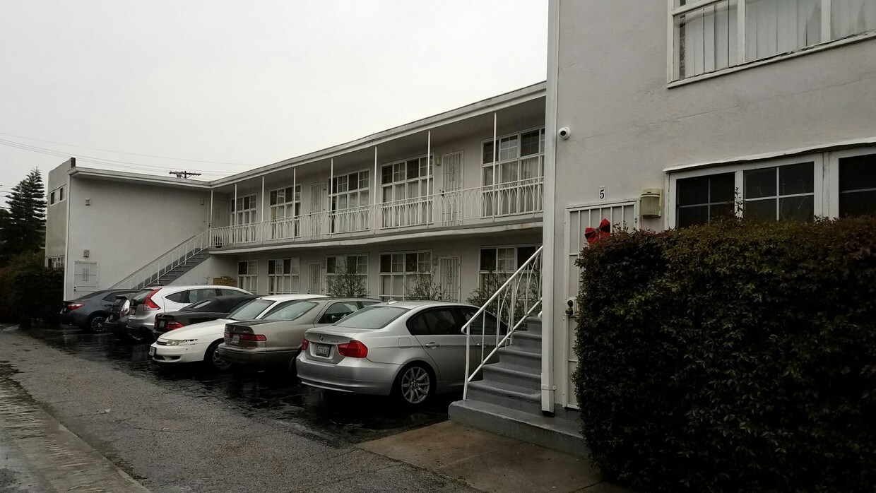 Building Photo - 8965 Cadillac Ave