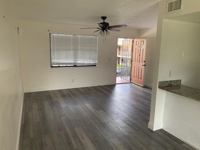 Building Photo - 4688 Oak Terrace Dr