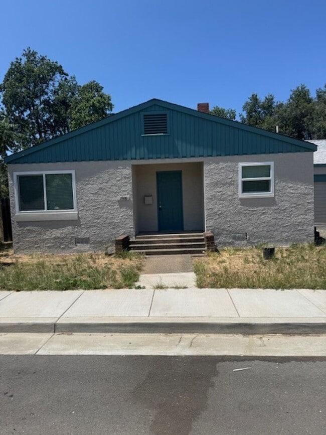 Foto del edificio - Downtown Home with One Car Garage and Fenced Backyard