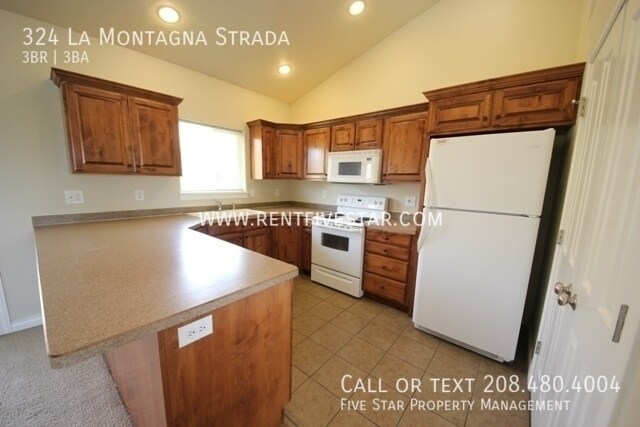 Building Photo - 324 La Montagna St