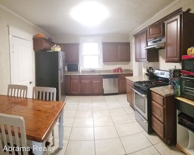 Building Photo - 4 br, 2.5 bath House - 1711 Montclair Ave