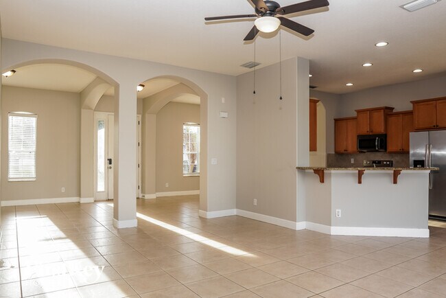 Building Photo - 2655 Palomar Ave SE