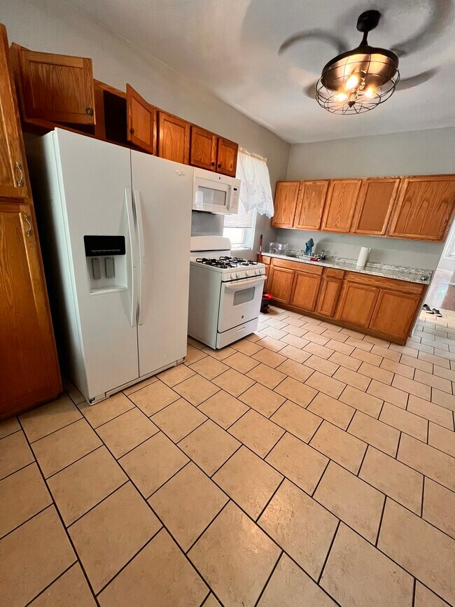 Foto del edificio - 725 N Trumbull Ave