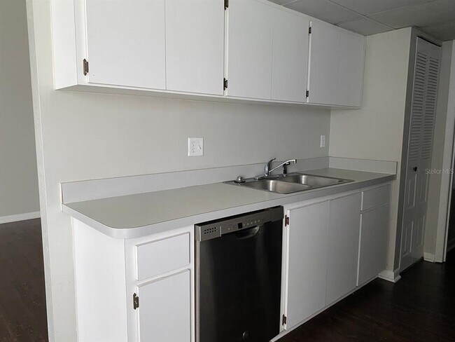 Foto del edificio - 2858 SW 39th Ave