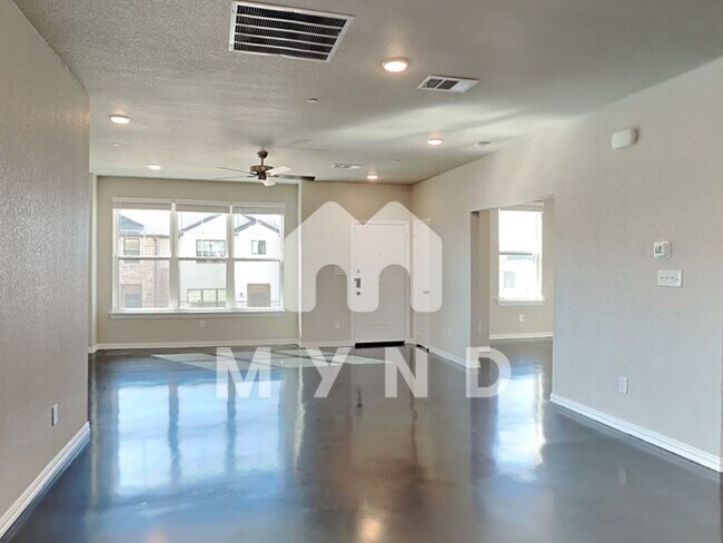 Building Photo - 442 Willow Crossing E