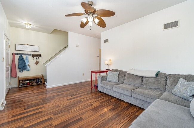 Foto del edificio - 2 Story Townhouse