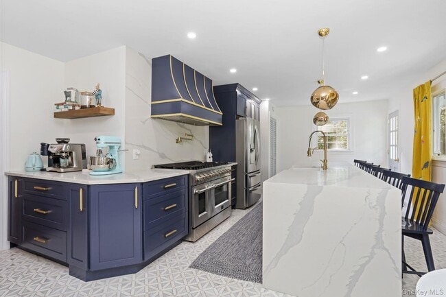 Building Photo - 570 Bedford Rd