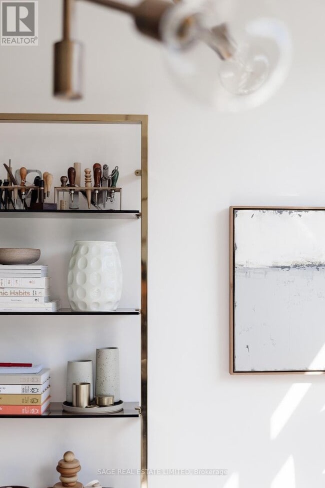 Building Photo - 455 Front St E