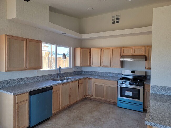 Foto del edificio - For Rent – 3 Bed / 2 Bath Single Family Ho...