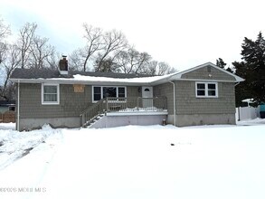 Building Photo - 63 Shorewood Dr