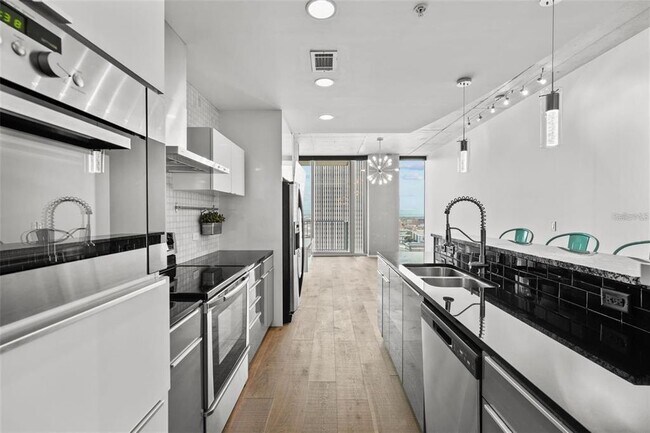 Building Photo - 777 N Ashley Dr