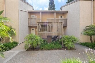 Building Photo - 8515 Villa La Jolla Dr