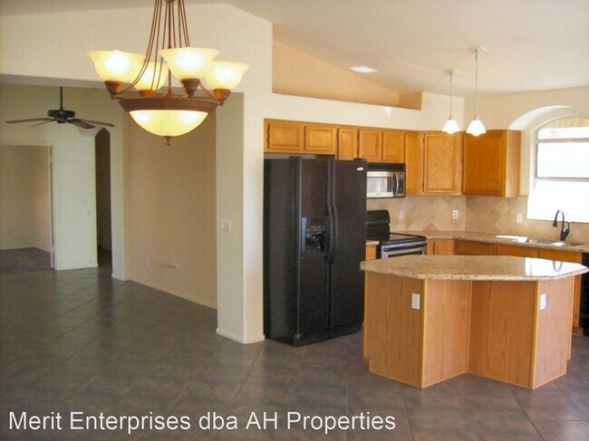 Building Photo - 3 br, 2 bath House - 3233 E MARCONI AVE