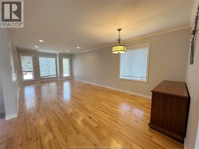 Building Photo - 1530 Outram Ave
