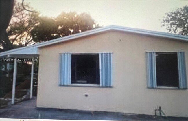 Building Photo - 931 NW 34th Way