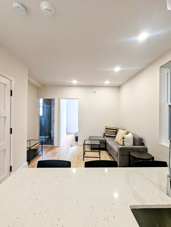 Photo du bâtiment - 4640-4650 Rue Wellington