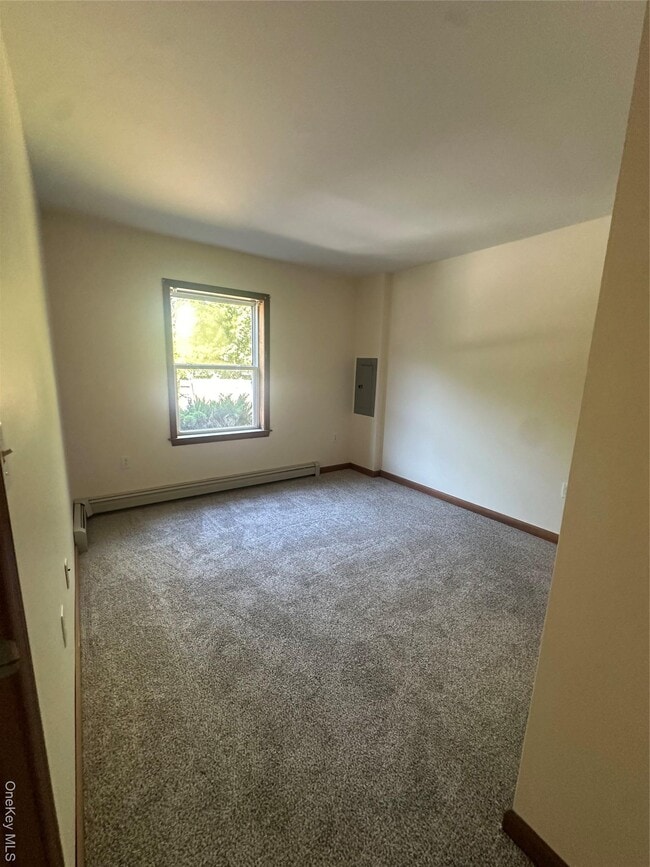 Foto del edificio - 7590 N Broadway