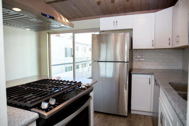 Building Photo - Harbor Villa Apartments