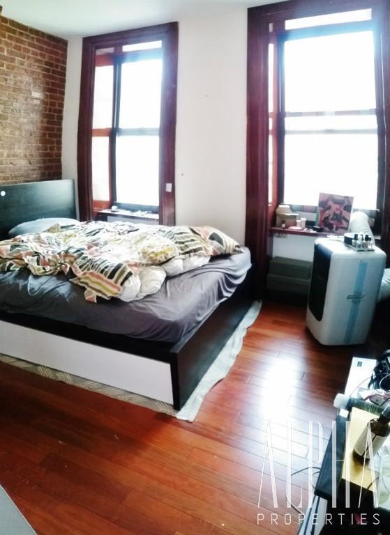 Foto del edificio - 114 E 97th St