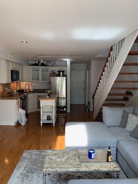 Foto del edificio - 2828 N Burling St