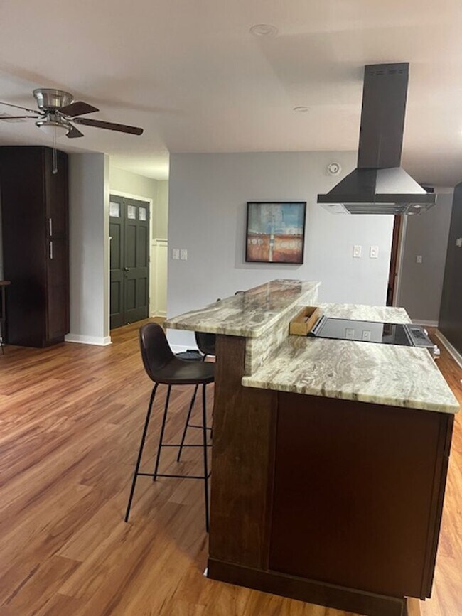Building Photo - AVAILABLE NOW.... 4bed/2bath in the heart ...