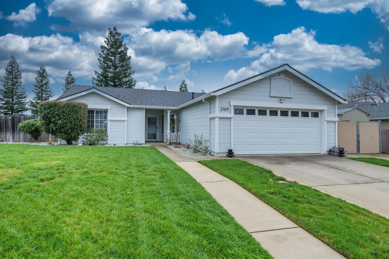 2169 Hemingway St, Redding, CA 96003 House Rental in Redding, CA