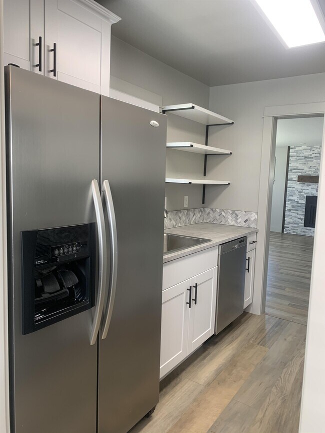 Foto del edificio - 639 NW Elm Ave