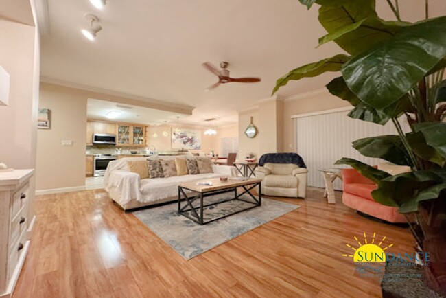 Foto del edificio - Stunning Furnished Indianola on the Water ...