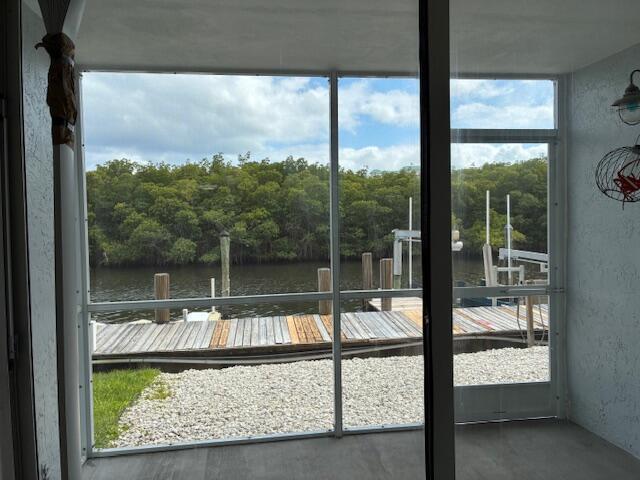 Foto del edificio - 689 NE 6th Ct