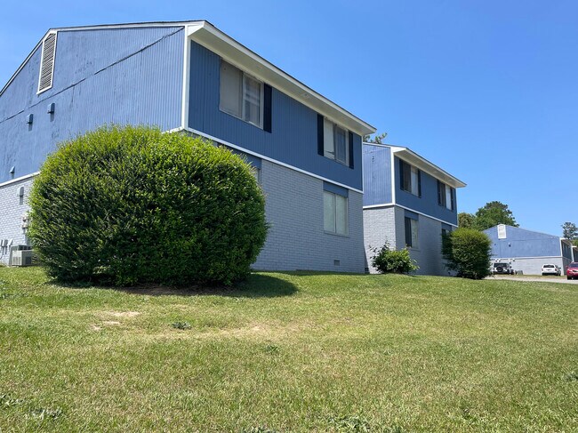 Encantador complejo - Riverbend Apartments