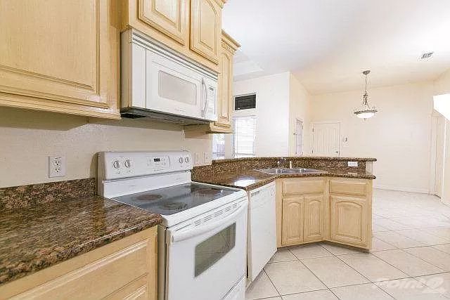 Foto del edificio - 9103 N 28th Ln